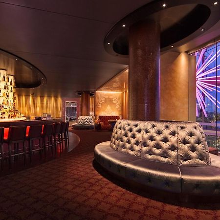 เดอะ สตาร์ แกรนด์ โฮเต็ล แอนด์ เรสซิเดนซ์ ซิดนีย์ Hotel ภายนอก รูปภาพ The bar at the London Eye