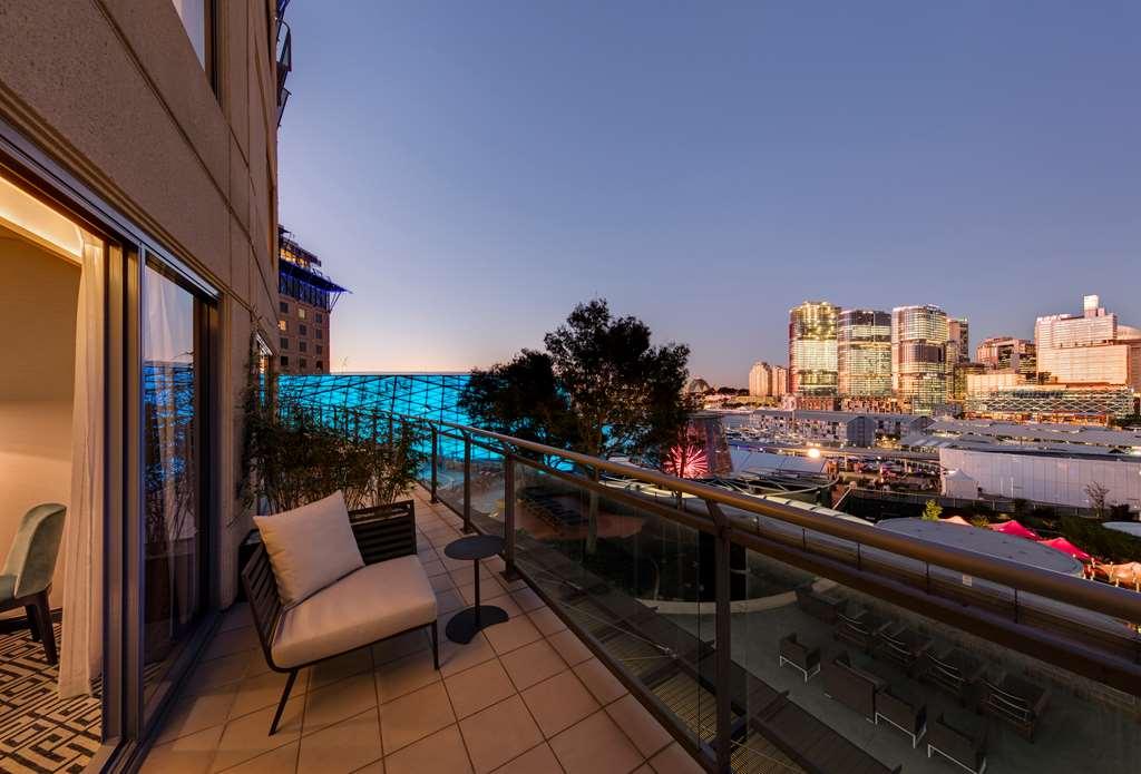 เดอะ สตาร์ แกรนด์ โฮเต็ล แอนด์ เรสซิเดนซ์ ซิดนีย์ Hotel ห้อง รูปภาพ Balcony of a penthouse apartment