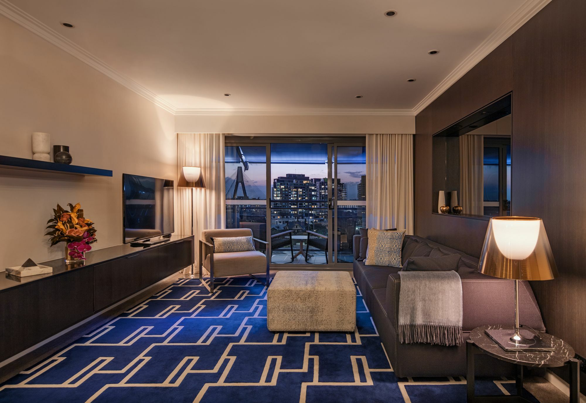 เดอะ สตาร์ แกรนด์ โฮเต็ล แอนด์ เรสซิเดนซ์ ซิดนีย์ Hotel ภายนอก รูปภาพ A living room at the Ritz-Carlton, Singapore